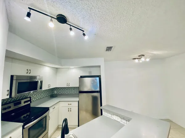 $1,700 | 3310 Pinewalk Drive North, Unit 1826, Margate, FL 33063