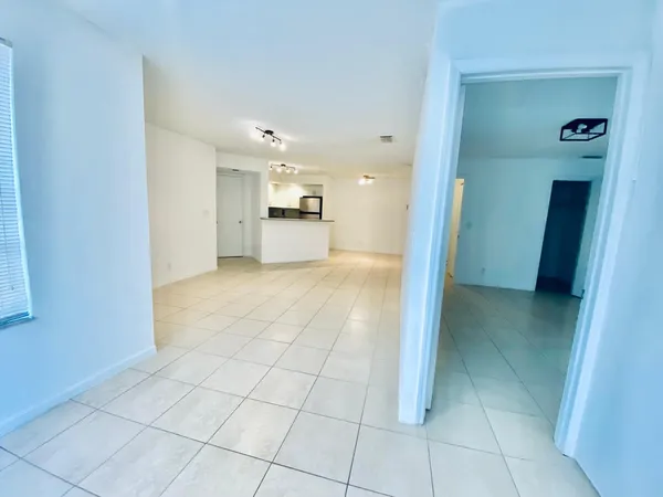 $1,700 | 3310 Pinewalk Drive North, Unit 1826, Margate, FL 33063