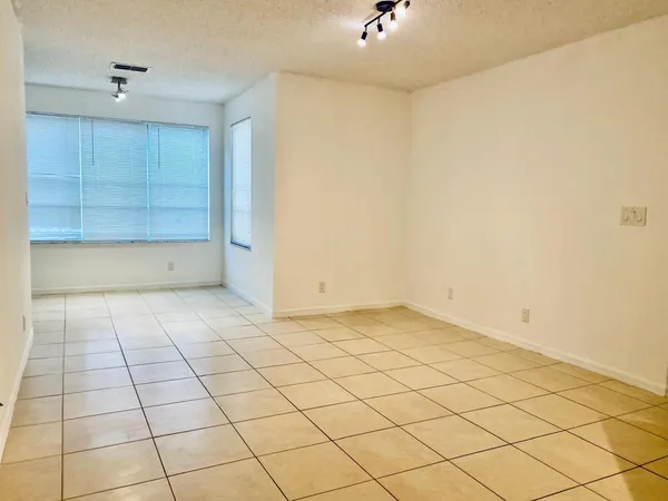 $1,700 | 3310 Pinewalk Drive North, Unit 1826, Margate, FL 33063