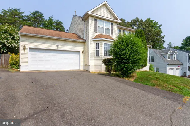 a view of a house with a yard and garage