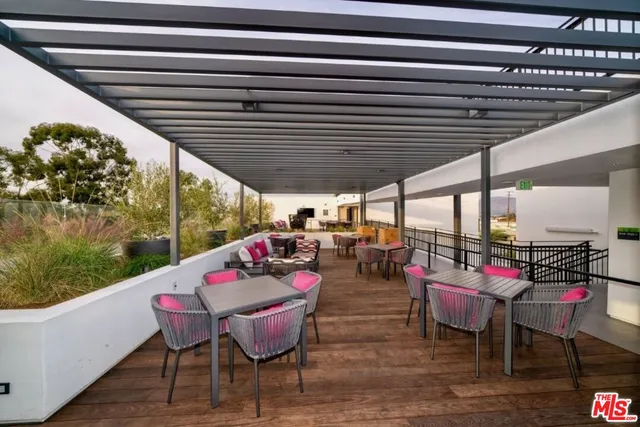 $3,595 | 11036 Moorpark Street, Unit 409, Los Angeles, CA 91602