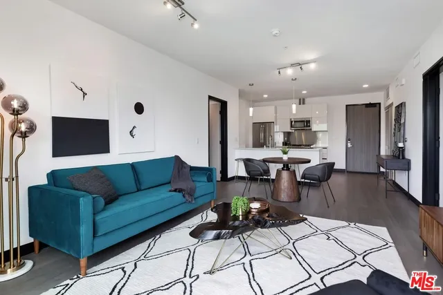 $3,595 | 11036 Moorpark Street, Unit 409, Los Angeles, CA 91602