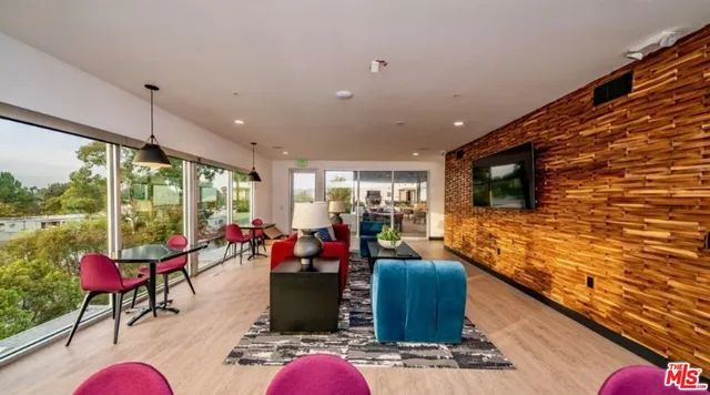 $3,595 | 11036 Moorpark Street, Unit 409, Los Angeles, CA 91602