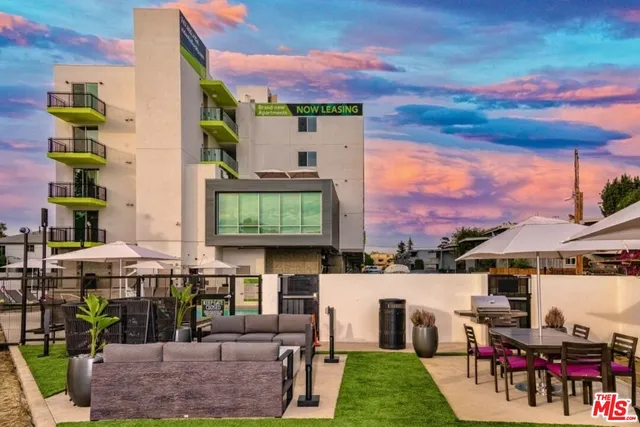 $3,595 | 11036 Moorpark Street, Unit 409, Los Angeles, CA 91602