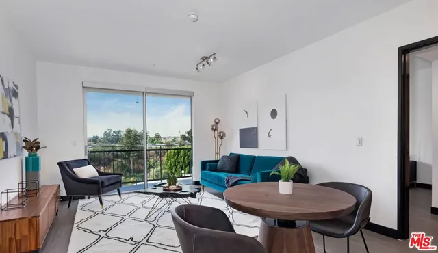 $3,595 | 11036 Moorpark Street, Unit 409, Los Angeles, CA 91602