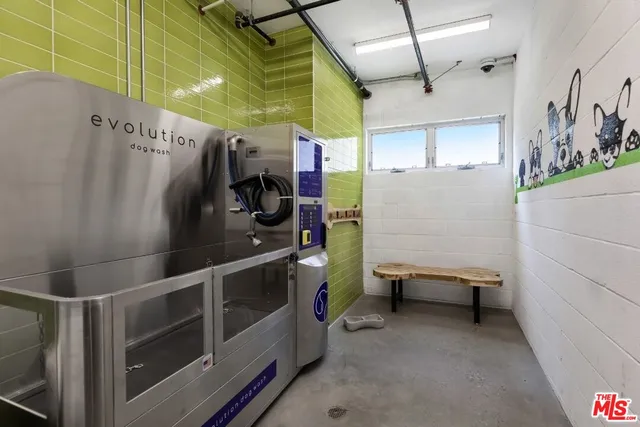 $3,595 | 11036 Moorpark Street, Unit 409, Los Angeles, CA 91602