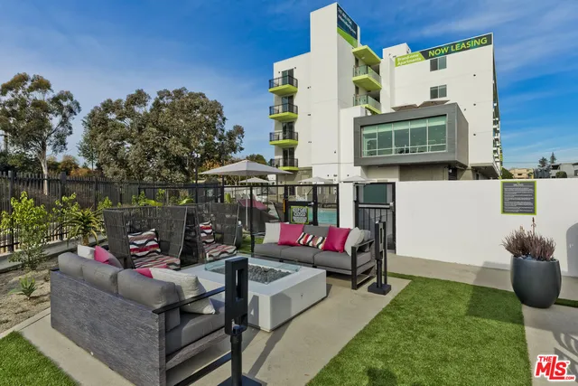 $3,595 | 11036 Moorpark Street, Unit 409, Los Angeles, CA 91602