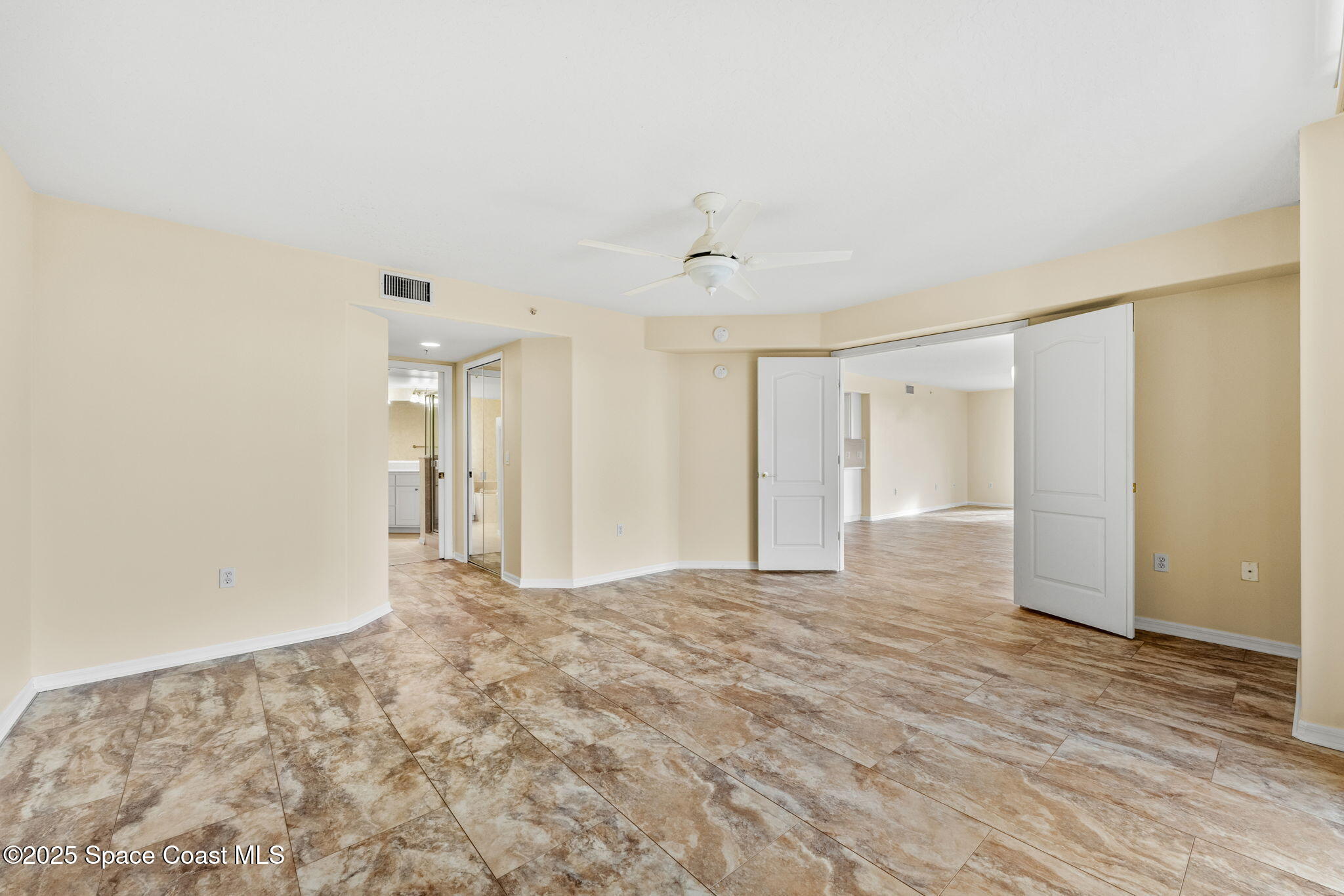 821 Del Rio Way, Unit 401 Merritt Island, FL 32953 - Photo 19 of 53 19-web-or-mls-DSC01197-HDR