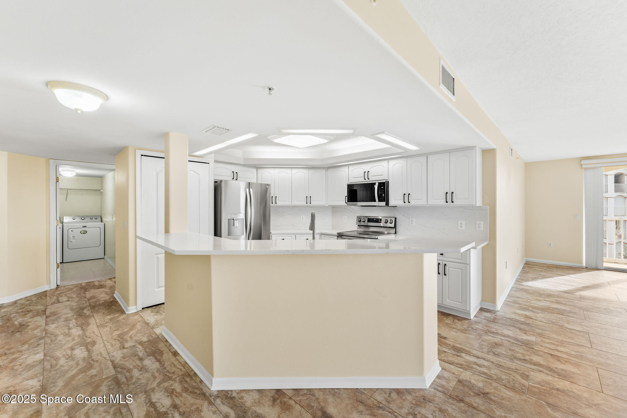 821 Del Rio Way, Unit 401 Merritt Island, FL 32953 - Photo 7 of 53 7-web-or-mls-DSC01137-HDR