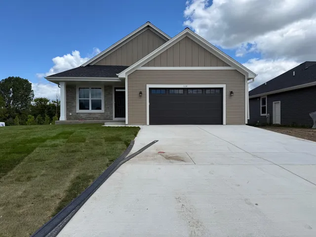 $569,990 | 1136 Oxbow Court, Pewaukee, WI 53072