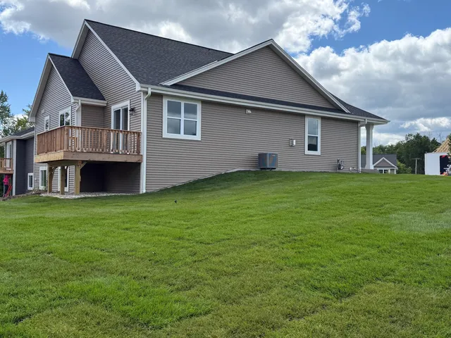 $569,990 | 1136 Oxbow Court, Pewaukee, WI 53072