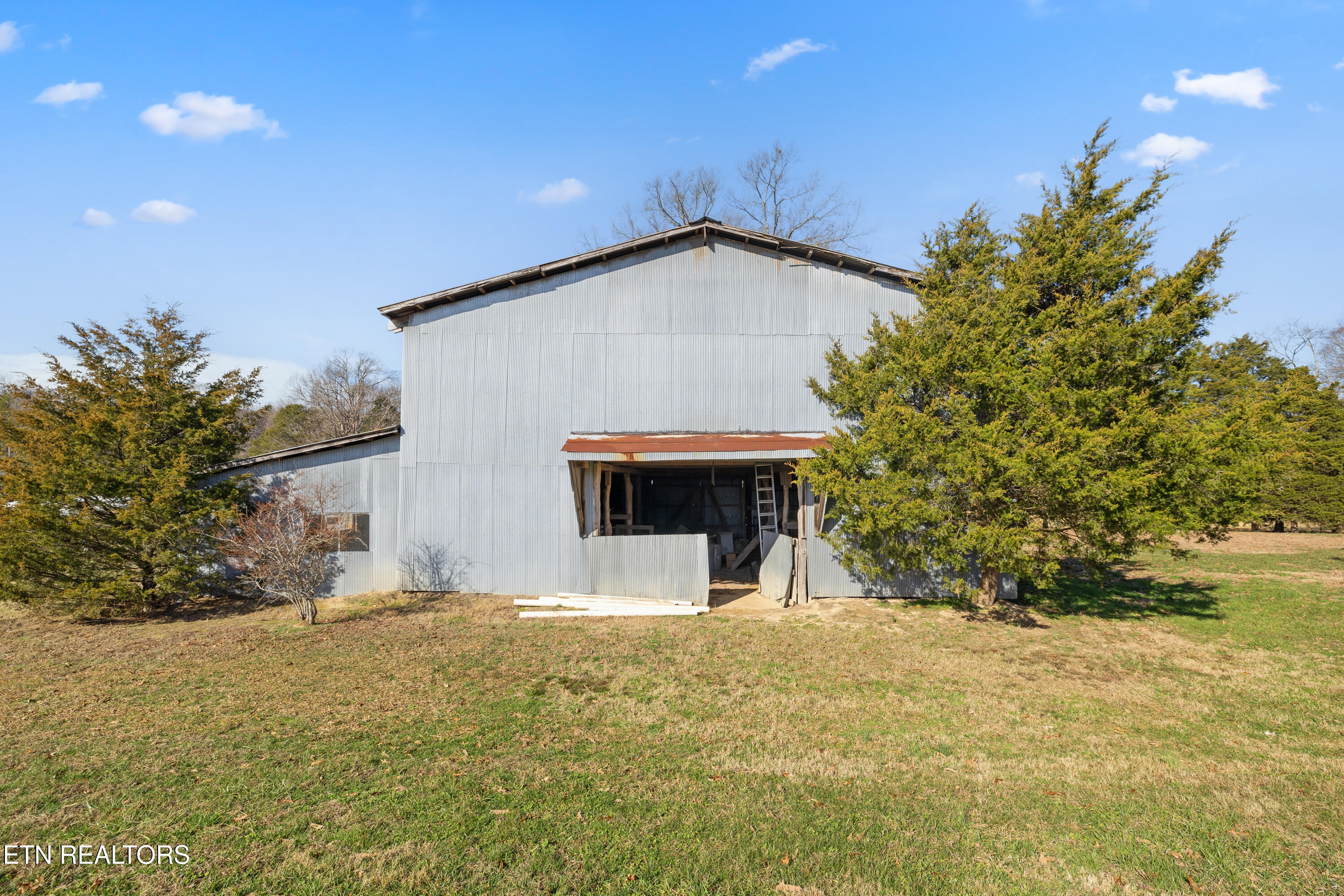 251 Glenlock Road Sweetwater, TN 37874 - Photo 29 of 37 Barn
