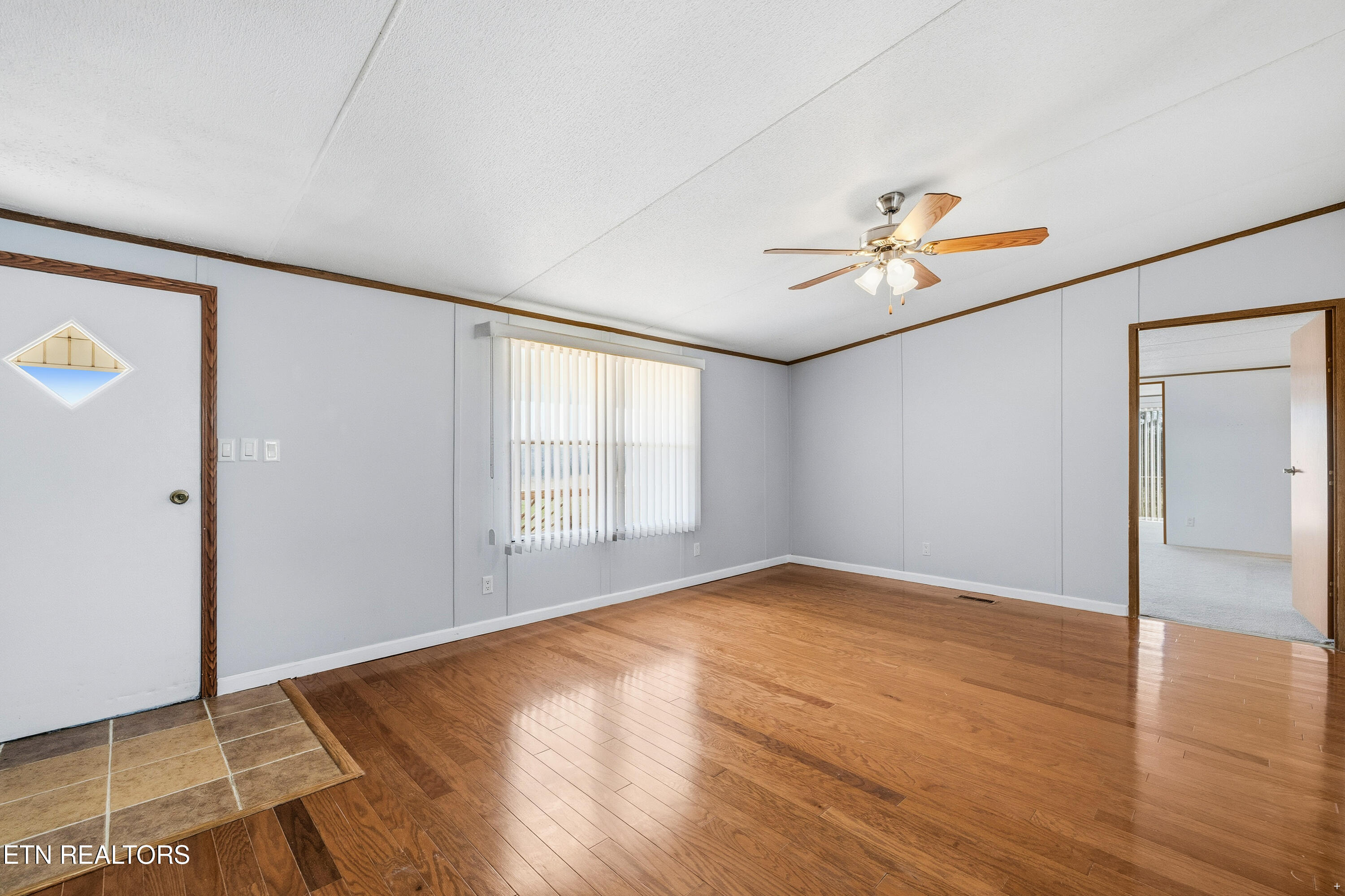 251 Glenlock Road Sweetwater, TN 37874 - Photo 4 of 37 Living room