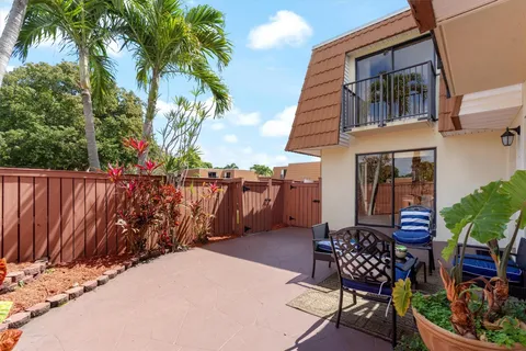 $300,000 | 2944 Southwest 11th Place North, Unit 2944, Deerfield Beach, FL 33442