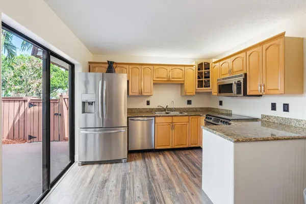 $295,000 | 2944 Southwest 11th Place North, Unit 2944, Deerfield Beach, FL 33442