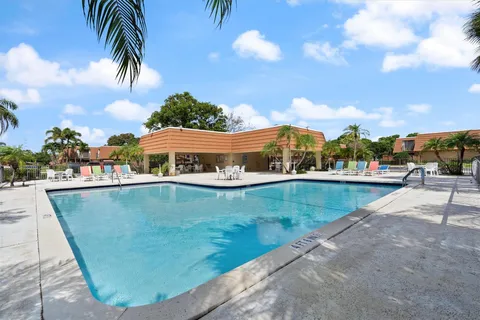 $300,000 | 2944 Southwest 11th Place North, Unit 2944, Deerfield Beach, FL 33442