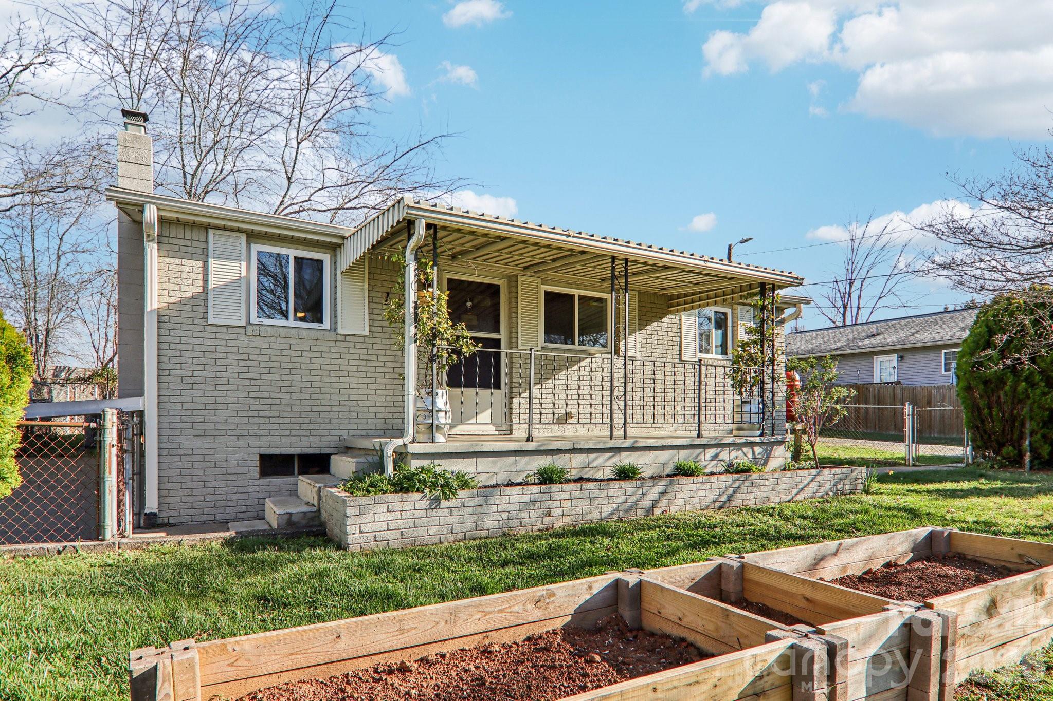 11 Huffman Road Asheville, NC 28806 - Photo 1 of 36 Gallery Image 1