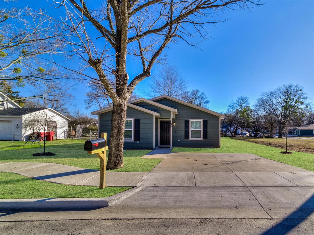 921 West 9th Street Bonham, TX 75418 - Photo 23 of 24 a front view of a house with garden