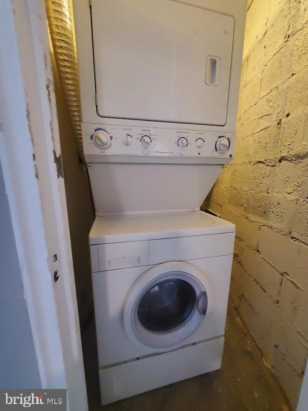 110 Lemmon Avenue Pemberton, NJ 08068 - Photo 14 of 15 a utility room with dryer and washer