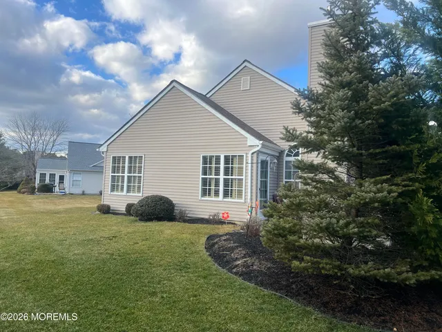 $380,000 | 8 Skyline Drive, Lakewood, NJ 08701