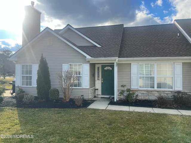 $380,000 | 8 Skyline Drive, Lakewood, NJ 08701