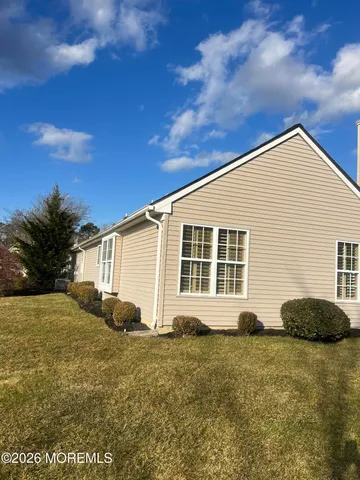 $380,000 | 8 Skyline Drive, Lakewood, NJ 08701
