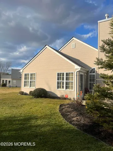 $380,000 | 8 Skyline Drive, Lakewood, NJ 08701