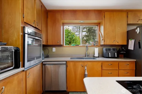 $608,800 | 1552 Northeast Narrows Avenue, Oak Harbor, WA 98277