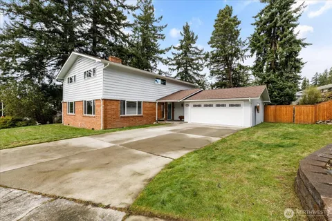 $608,800 | 1552 Northeast Narrows Avenue, Oak Harbor, WA 98277