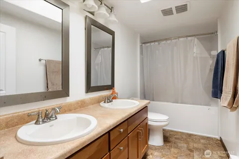 $608,800 | 1552 Northeast Narrows Avenue, Oak Harbor, WA 98277