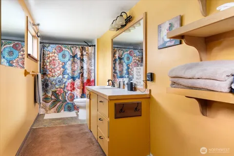 $608,800 | 1552 Northeast Narrows Avenue, Oak Harbor, WA 98277