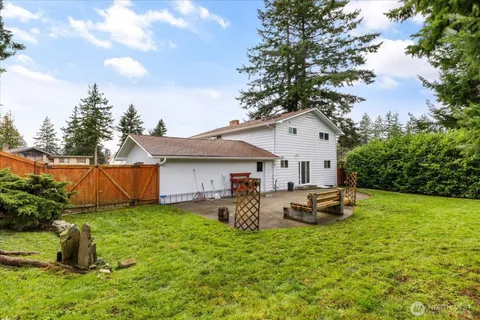 $608,800 | 1552 Northeast Narrows Avenue, Oak Harbor, WA 98277
