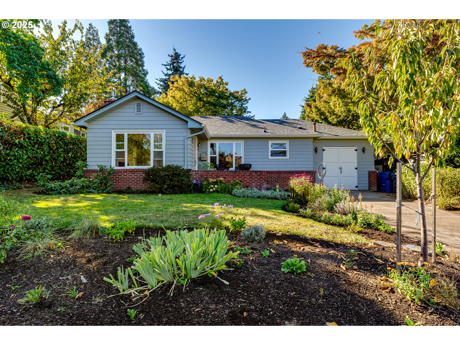 2140 Monroe Street Eugene, OR 97405 - Photo 34 of 35 a front view of house with yard and green space
