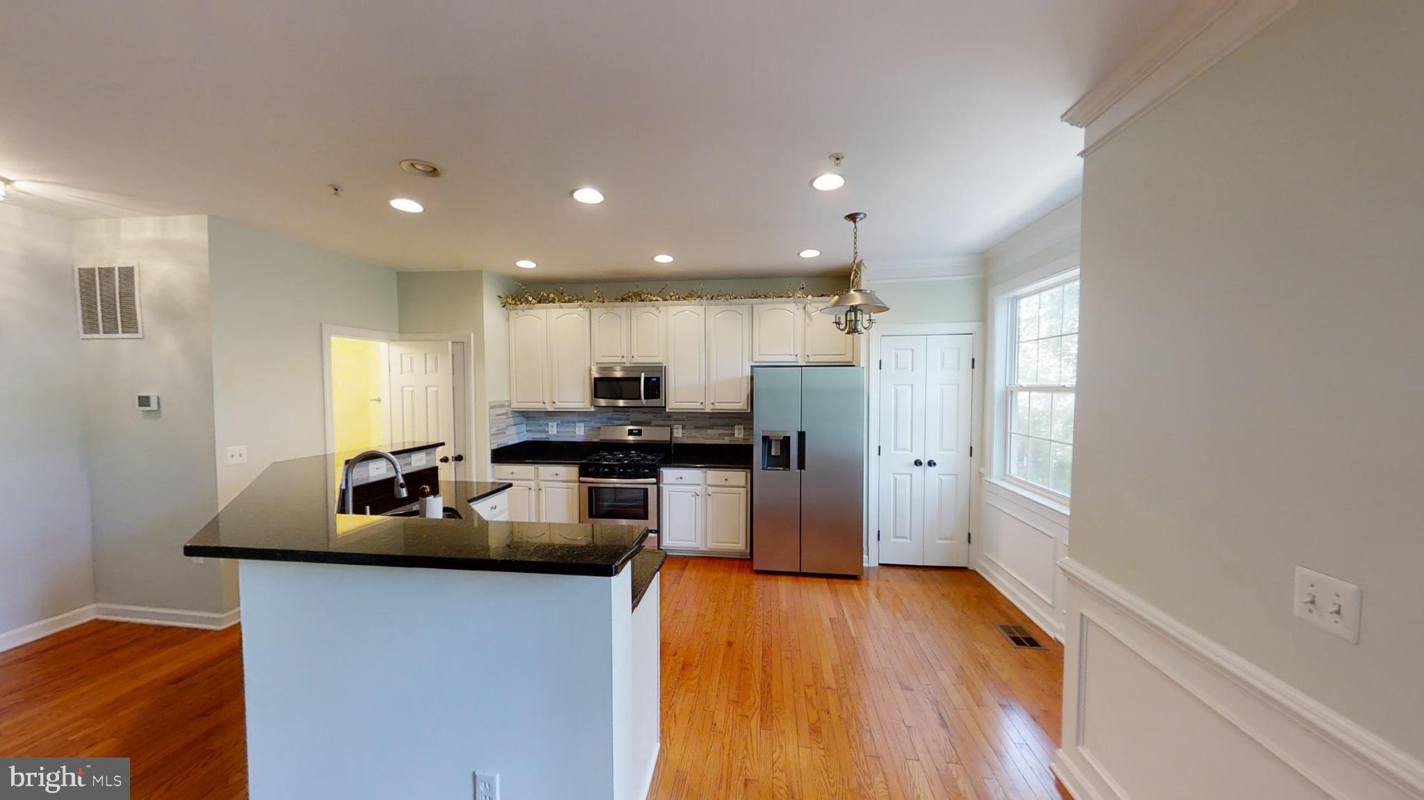 13554 Davinci Lane Herndon, VA 20171 - Photo 2 of 15 Updated Kitchen with New Refrigerator
