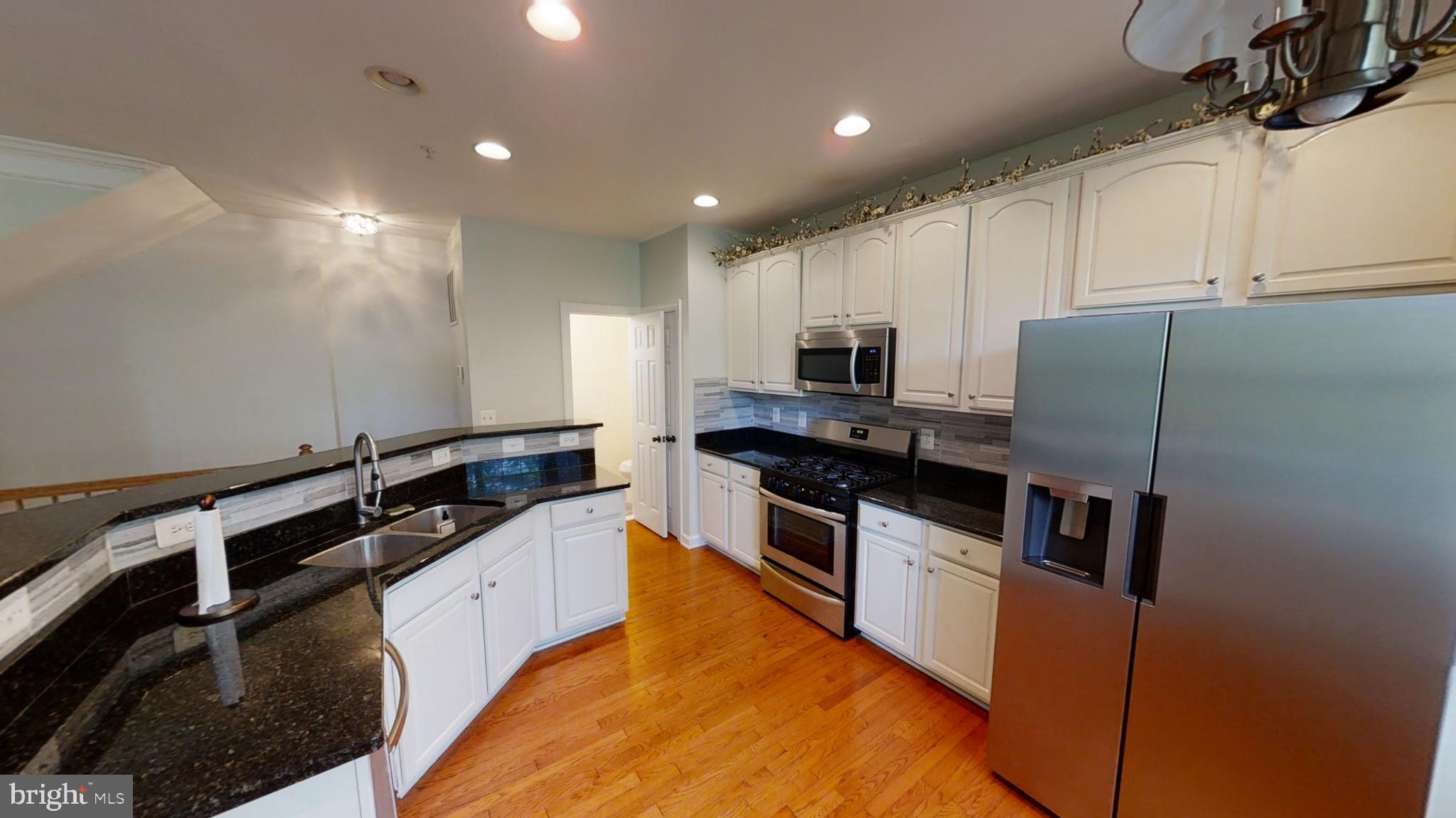 13554 Davinci Lane Herndon, VA 20171 - Photo 3 of 15 Stainless Steel Appliances