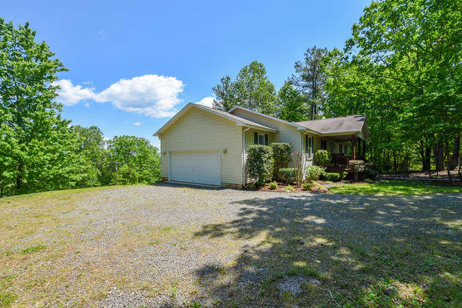 1080 Hunters Spur Road Moneta, VA 24121 - Photo 26 of 33 1080 Hunters Spur Rd Moneta VA-small-026