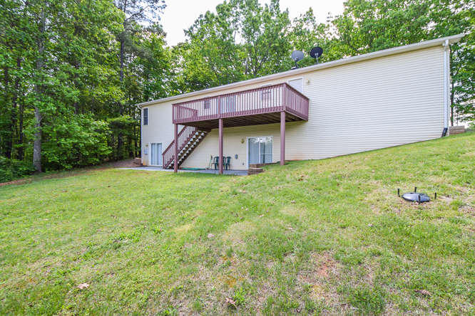 1080 Hunters Spur Road Moneta, VA 24121 - Photo 28 of 33 1080 Hunters Spur Rd Moneta VA-small-028