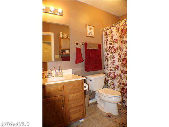211 Albertson Road Thomasville, NC 27360 - Photo 10 of 18 Hall bath with new tile floor.