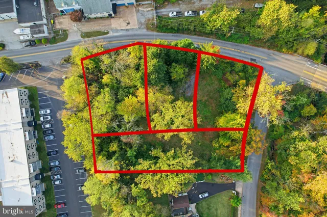 an aerial view of a residential houses with yard