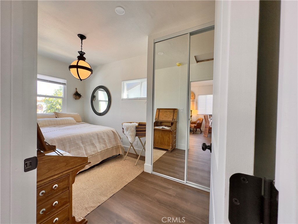 2907 South Ridgeley Drive Los Angeles, CA 90016 - Photo 25 of 37 a bedroom with a bed and a window