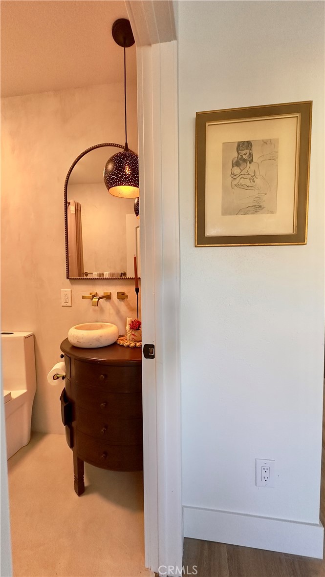 2907 South Ridgeley Drive Los Angeles, CA 90016 - Photo 27 of 37 a room with a cabinet and a wooden floor