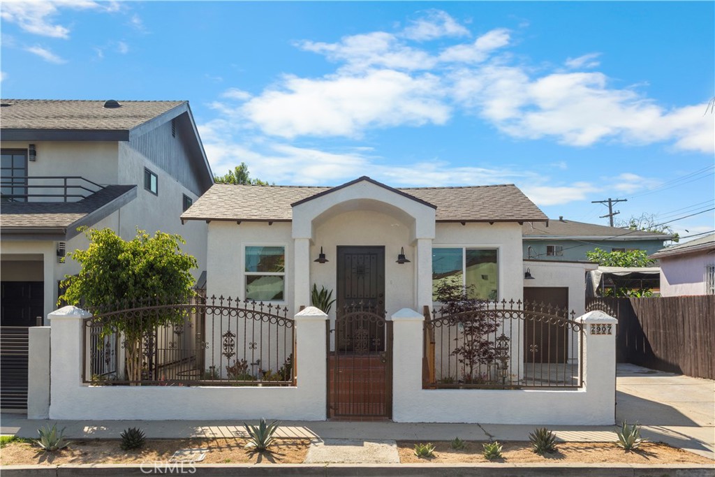 2907 South Ridgeley Drive Los Angeles, CA 90016 - Photo 3 of 37 a view of a brick house with large windows