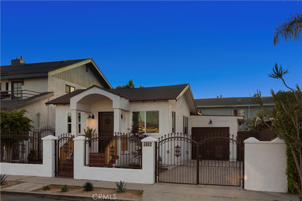 2907 South Ridgeley Drive Los Angeles, CA 90016 - Photo 4 of 37 a front view of a house with a porch