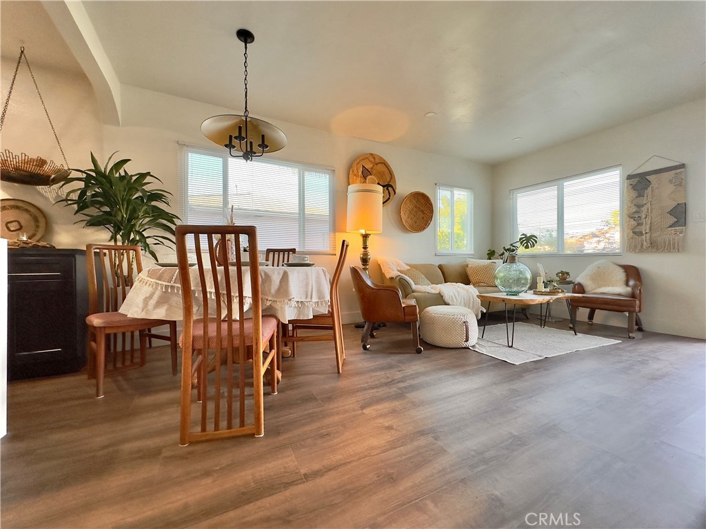 2907 South Ridgeley Drive Los Angeles, CA 90016 - Photo 9 of 37 a living room with furniture kitchen view and a large window