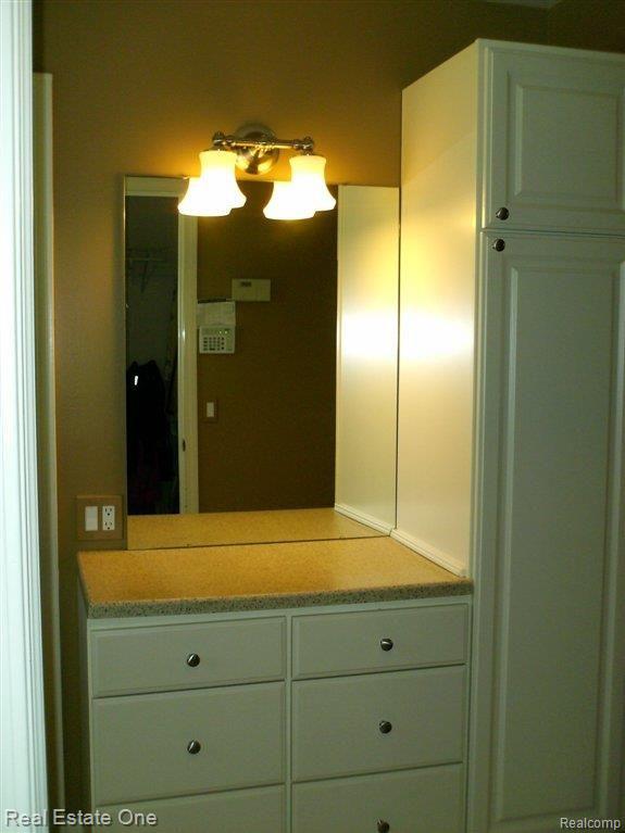 2291 Chippenham Chase Rochester, MI 48306 - Photo 26 of 30 Dressing Area