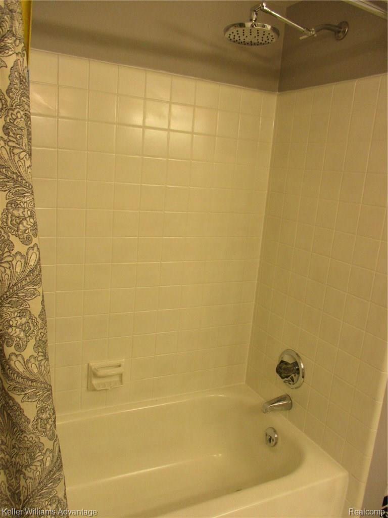 29911 High Valley Road Farmington, MI 48331 - Photo 26 of 53 Master tiled shower.