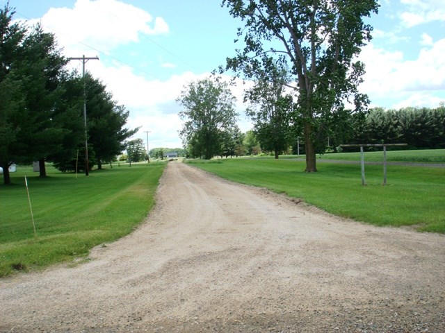 9842 East Pleasant Valley Road Shepherd, MI 48883 - Photo 29 of 38 1833555-31.JPG