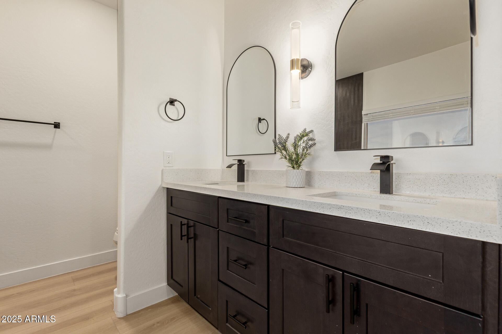 786 South Catalina Street Gilbert, AZ 85233 - Photo 18 of 34 a bathroom with a double vanity sink and a mirror