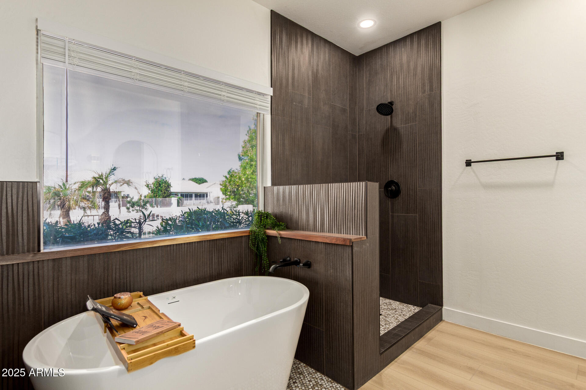 786 South Catalina Street Gilbert, AZ 85233 - Photo 19 of 34 a bathroom with a tub and shower