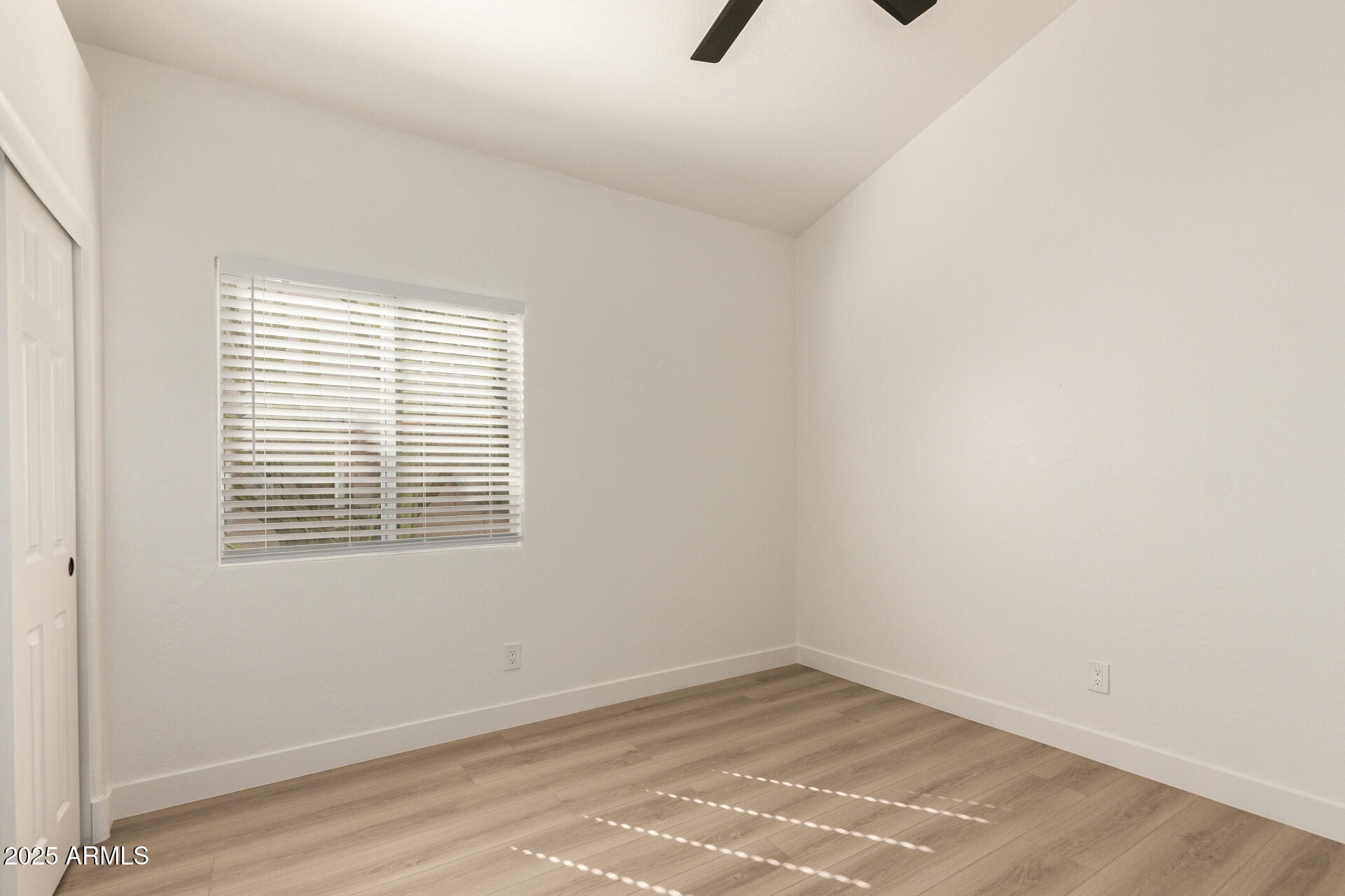786 South Catalina Street Gilbert, AZ 85233 - Photo 25 of 34 an empty room with a window